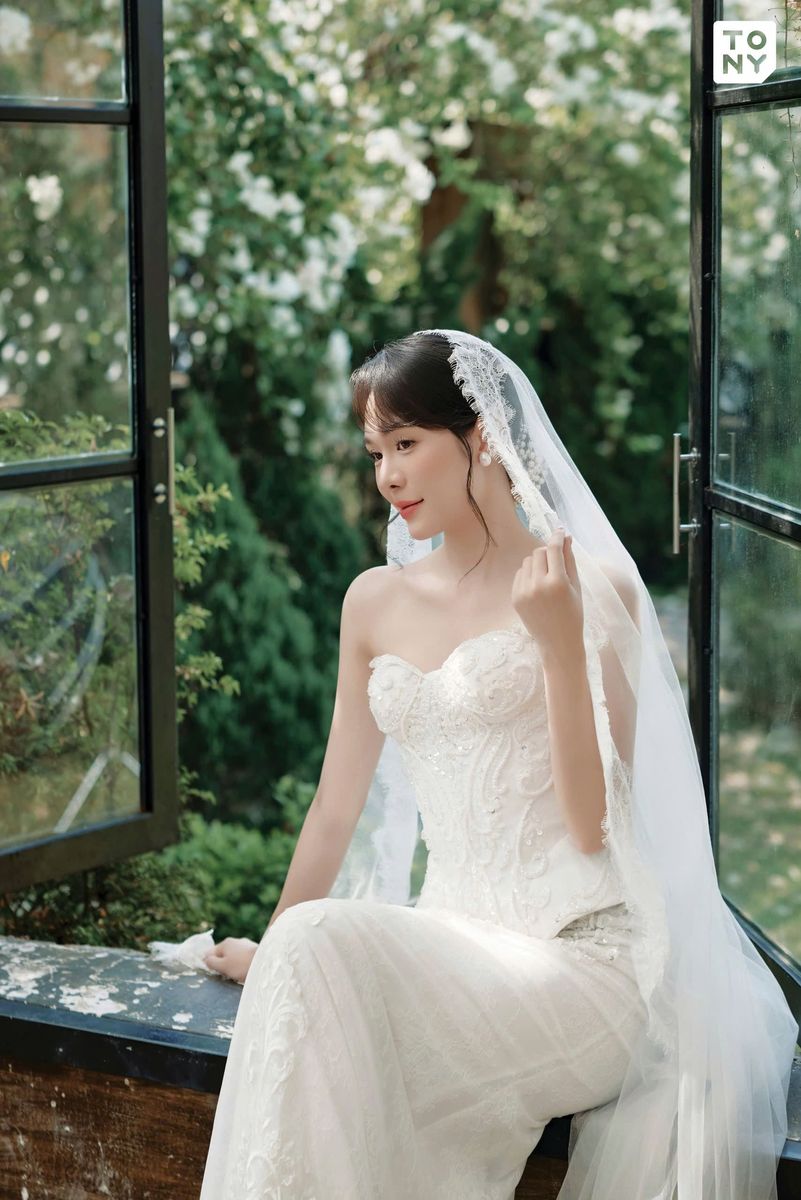 Mẫu váy cưới Dạ Lam — Trễ vai · đuôi cá